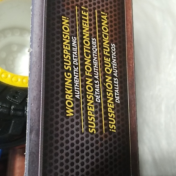 NWT Blue Thunder Monster Jam Truck Scale 1/24 - Picture 4 of 7